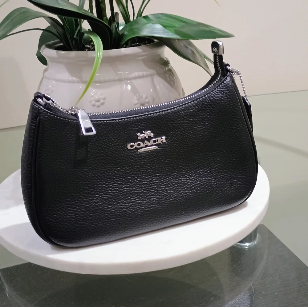 New! ☪️ 🔥 Teri Shoulder Bag In Silver/Black